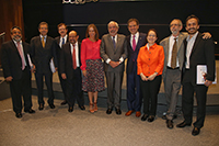 Académicos y representantes de las coaliciones de los partidos que discutieron sobre Educación, ciencia y tecnología para el desarrollo. Al centro el rector de la UNAM, Enrique Graue y el titular del INE, Lorenzo Córdoba.