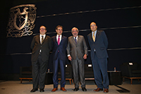 El rector de la UNAM, Enrique Graue (segundo de derecha a izquierda), inauguró el evento México 2018: los desafíos de la nación. Las plataformas electorales discutidas por los universitarios, en el auditorio Alfonso Caso de Ciudad Universitaria, donde estuvo acompañado por el secretario general de la UNAM, Leonardo Lomelí, y los consejeros presidente y electoral Lorenzo Córdoba y Ciro Murayama, respectivamente.