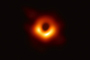 Primera imagen de un hoyo negro supermasivo de M87, en el centro del cúmulo de Virgo, la cual se pudo obtener gracias al experimento Telescopio de Horizonte de Eventos (EHT, sus siglas en inglés), que agrupa a un total de ocho telescopios repartidos en el mundo, entre ellos el mexicano Gran Telescopio Milimétrico Alfonso Serrano (GTM).