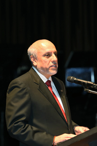 El doctor Enrique Cabrero durante su discurso en el Palacio de Bellas Artes.