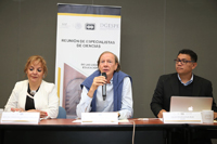 Carmen Villavicencio y  Carlos Bosch Giral, coordinadora del diplomado a distancia y director del programa La Ciencia en tu Escuela de la AMC, respectivamente;  y Julio César Leyva Ruiz, subdirector de Desarrollo Curricular de la Dirección General de Educación Superior para Profesionales de la Educación (DGESPE-SEP), encabezaron la sesión de trabajo.