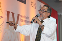 Pedro Hernández Tejeda, director de Innovación y Transferencia de Conocimiento de la BUAP, impartió la conferencia 