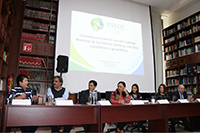 En la presentación del Catálogo Nacional de Sustancias Químicas participaron (de izq. a der.): Cristina Cortinas de Nava (Red Queretana de Manejo de Residuos), Oswaldo Celedón (Asociación Nacional de la Industria Química), Arturo Flores (Semarnat), María Amparo Martínez (INECC), Paloma Merodio (INEGI), Molly A. Strausbaugh (Asociación Química Americana) y Víctor Hugo Páramo (INECC).