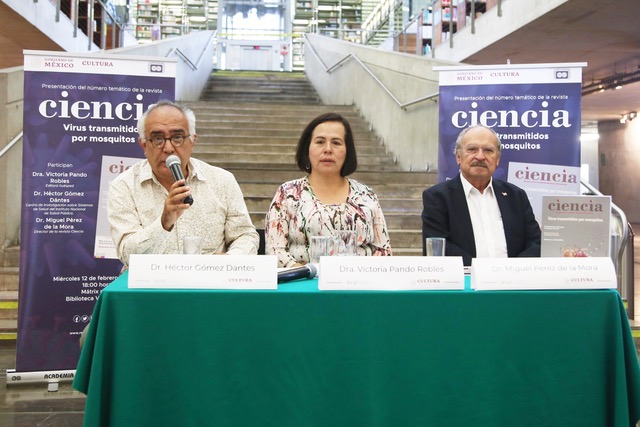 Héctor Gómez Dantes, Victoria Pando Robles y Miguel Pérez de la Mora, durante la presentación del número más reciente de este año de la revista Ciencia.