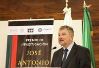 La Conquista de México, la Cristiada y Alemania, y la historia de la radiotelegrafía en México, son los proyectos que tiene considerado trabajar el historiador alemán Stefan Rinke, tras ganar el Premio de Investigación Antonio Alzate. El primero de ellos, un libro escrito en alemán, está previsto concluirlo en el próximo otoño.