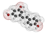 Molécula de resveratrol, un antioxidante. Investigadores del Laboratorio de Alta Tecnología de Xalapa de la Universidad Veracruzana, encabezados por Ángel Trigos Landa, realizaron pruebas a diferentes vinos, de distintos países, uvas y tipos, y hallaron que la gran mayoría son sensibles a la luz y producen oxígeno singulete, lo que provoca oxidación celular. Por esta razón el vino no se envasa en vidrio transparente.