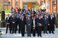 Este año, un total de 77 nuevos miembros nacionales y 3 correspondientes ingresaron a la Academia Mexicana de Ciencias (AMC). En la imagen, en primera fila: el Consejo Directivo de la AMC: Alipio Calles, secretario;  José Luis Morán, presidente; Susana Lizano, vicepresidenta; y Carlos Coello, secretario.