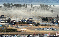 El 11 de marzo de 2011 un sismo de 9 grados en la escala de Richter y un  tsunami originaron una catástrofe en la costa nordeste de Japón que provocaron 15 891 muertes confirmadas, 6 152 personas heridas,2 584 aún desaparecidas y 229 000 aún siguen evacuadas.