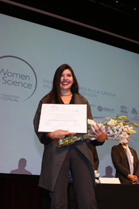 La doctora Morelia Camacho, del Instituto de Investigaciones en Ecosistemas y Sustentabilidad de la UNAM, Campus Morelia, obtuvo una de las Becas para las Mujeres en la Ciencia L´Oréal-Unesco-Conacyt-AMC 2016, recursos que invertirá en los estudios que lleva a cabo sobre la catarina arlequín.