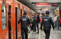 Una de las medidas que se tomaron como parte del “Programa salvemos vidas”, fue colocar un mayor número de efectivos de seguridad en los andenes en los que se han registrado más casos.