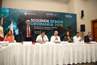 Lisbeily Domínguez (CCyT de Chihuahua), José Luis Morán (AMC y CCyT de San Luis Potosí), José A. Huerta ( CCyT de Hidalgo), Carlos Domínguez, secretario de Fomento Económico de Colima; Gloria Marmolejo ( CCyT de Colima), Carlos Gutiérrez, presidente de la Comisión de Ciencia y Tecnología de la Cámara de Diputados; y Francisco Antonio Rodríguez (CCyT de Sonora).