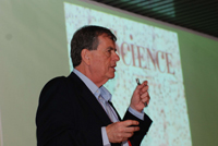 Invitado por la AMC, Aaron Ciechanover ofreció una conferencia en la que afirmó que la investigación biomédica es la ciencia del Siglo XXI.