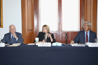 Clayton D. Mote Jr., Marcia McNutt, y Victor Dzau, presidentes respectivamente de las Academias de Ingeniería, Ciencias y Medicina, de Estados Unidos, durante el intercambio de ideas y propuestas en la Segunda Reunión Bilateral de las academias de ese país y México.