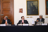 Armando Mansilla, Jaime Parada y José Luis Morán, presidentes respectivamente de las Academias de Medicina, Ingeniería y Ciencias, de México, en la sesión de trabajo de la Segunda Reunión Bilateral de las academias de nuestro país y Estados Unidos.