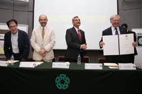 Eduardo Aranda, investigador del Departamento de Ingeniería Eléctrica-Cinvestav Luis Álvarez Icaza, director del Instituto de Ingeniería de la UNAM; José Mustre, director general del Cinvestav; Héctor García Compeán, coordinador de la Comisión de Membresía en Ciencias Exactas-AMC, y Vadim Utkin.