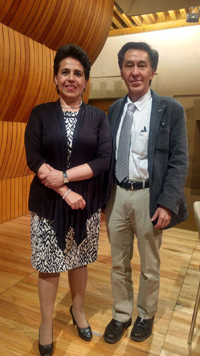 La doctora Alma Porres Luna, de la Comisión Nacional de Hidrocarburos, y Jaime Urrutia Fucugauchi, presidente de la Academia Mexicana de Ciencias, coordinador del  simposio El sector energético en México en El Colegio Nacional.