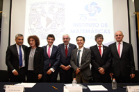 Integrantes de la mesa de honor en la ceremonia conmemorativa del 75 aniversario del Instituto de Matemáticas de la UNAM.