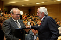 José Antonio de la Peña, expresidente de la Academia Mexicana de Ciencias, fue uno de los cuatro exdirectores del Instituto de Matemáticas que recibió un reconocimiento de manos del rector Enrique Graue.