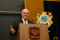 José Seade, director del Instituto de Matemáticas de la UNAM, centro de investigación que cumple 75 años de existencia, ha organizado una serie de festejos que concluirán en diciembre próximo.