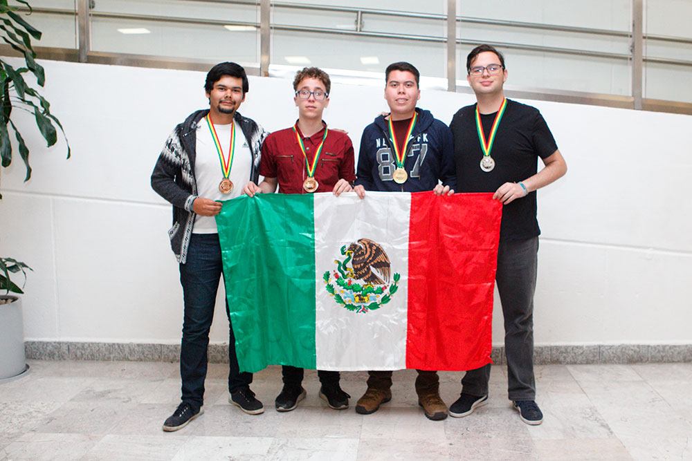 El equipo mexicano que representó al país en la XIII Olimpiada Iberoamericana de Biología, realizada en la ciudad de Cochabamba, Bolivia estuvo conformado por: Eduardo René Jiménez Castañeda (bronce), Samuel Ruiz Pérez (bronce), Adrián Guadalupe Rodríguez Villarreal (oro) y Leonardo Uriel González Garza (plata).