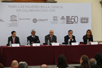 Benito Mirón, secretario general del Conalmex; José Luis Morán, presidente de la AMC; Enrique Cabrero, director general de Conacyt; Jean.Noêl Divet, presidente y director general de L`Oréal México; y Nuria Sanz, directora y representante de la Oficina de la Unesco en México.