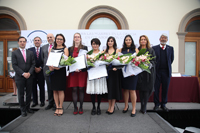 Integrantes del presídium e investigadoras ganadoras de las Becas para la Mujeres en las Ciencia L´Oréal-UNESCO-CONACYT-AMC 2017, en el Alcázar del Castillo de Chapultepec.