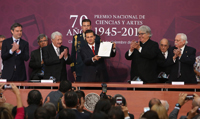 Enrique Peña Nieto, presidente de la República, firma el Decreto por el que se crea la Secretaria de Cultura.