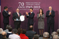 Doctor Fernando del Río Haza, PNCA 2015 en la categoría Ciencias Físico-Matemáticas y Naturales.