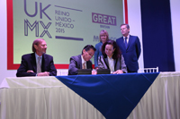 Firman Memorándum de Entendimiento de colaboración en el área de ciencia, tecnología, ingeniería y matemáticas el British Council y la Academia Mexicana de Ciencias. Carlos Bosch, Jaime Urrutia, Lena Milosevic, Jane Bonham-Carter y Duncan Taylor.