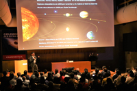 El doctor Jaime Urrutia, del Instituto de Geofísica de la UNAM, aborda el tema de los impactos en el Sistema Solar, una de sus líneas de investigación.