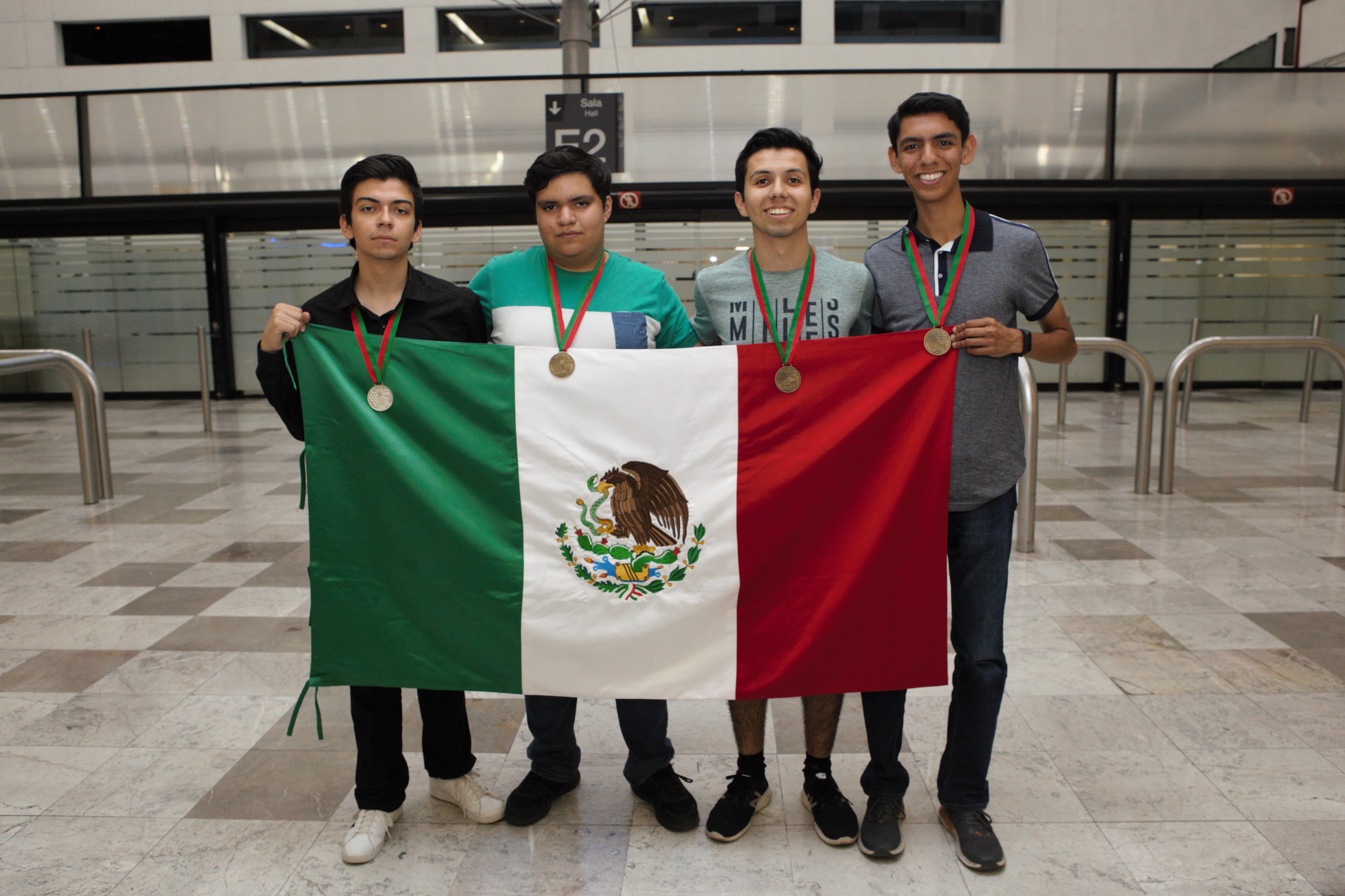 El equipo mexicano que representó al país  en la XXIV Olimpiada Iberoamericana de Química, realizada en Porto, Portugal, estuvo conformado por: Marcos Muñiz Aguirre (plata), Aarón Lizárraga Acosta (bronce),  Yael Hail Soto Becerra (bronce) y Héctor Jair Jiménez García (bronce).