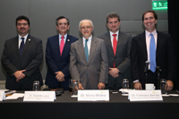 En la presentación del 'Análisis económico de las oportunidades de reducción de emisiones de metano en la industria mexicana de petróleo y gas natural' participaron los subsecretarios de la Sener y Semarnat, Leonardo Beltrán y Rodolfo Lacy; Mario Molina y Francisco Barnés, presidente y director ejecutivo del Centro Mario Molina, respectivamente; y Drew Nelson, gerente senior de Enviromental Defese Fund.