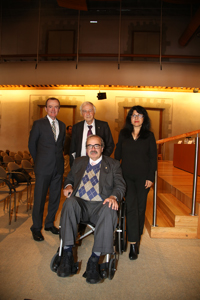 Los doctores Jaime Mas Oliva, Alicia Ortega y José Antonio de la Peña, tres de los cuatro proponentes del científico Rober Huber, nuevo miembro correspondiente de la AMC.
