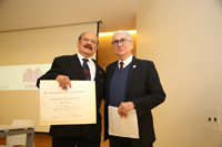 El director de la revista Ciencia, Miguel Pérez de la Mora; y el presidente de la Caniem, Carlos Anaya Rosique, durante la entrega de los Premios Caniem al Arte Editorial 2017.
