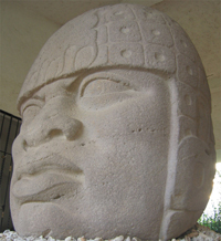 Cabeza colosal: retrato de un gobernante olmeca.