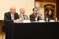 Los doctores Juan José de Pablo Lastra, José Luis Mateos Gómez, Jorge Vázquez Ramos y la doctora Jacqueline Quintana Hinojosa, durante la ceremonia.