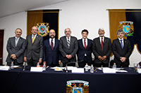 Reunidos en la Unidad de Seminarios de la UNAM, el rector Enrique Graue encabezó el jueves pasado la primera sesión de trabajo del “Hacia una Consolidación y Desarrollo de Políticas Públicas en Ciencia, Tecnología e Innovación”, un ejercicio que busca concretar un documento que sirva de directriz a la próxima administración federal para su política en materia de ciencia, tecnología e innovación.