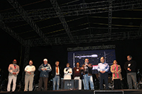 Autoridades y representantes de la UNAM  y de la Embajada de Francia acompañan al doctor José Franco, coordinador general de la Noche de las Estrellas, en la inauguración de la décima edición del evento de divulgación de la ciencia en Ciudad Universitaria.