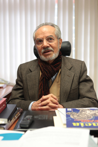 El doctor Daniel Reséndiz Núñez, del Instituto de Ingeniería (II) de la UNAM y expresidente de la Academia Mexicana de Ciencias, mantuvo una estrecha relación profesional y personal con el doctor Emilio Rosenblueth, fudador del II y director del mismo.