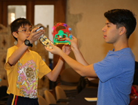 El taller de Robótica pedagógica con dispositivos móviles, que imparte la Academia Mexicana de Ciencias, cuenta con un grupo de talleristas que apoyan en la enseñanza de la robótica. Esta actividad formó parte del programa que ofreció El Colegio Nacional, 