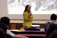 La investigadora Estela Roselló Soberón, del comité académico de la OMH, compartió con los participantes sus experiencias como historiadora, en la charla previa al segundo examen que se realizó la mañana de este domingo.