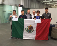 La delegación mexicana que participó en la 49ª Olimpiada Internacional de Química Tailandia 2017, integrada por los estudiantes Alejandro Balderrama, Trinidad Rico y Alejandro Ponce, de Michoacán; Brayan Ramírez, de Sonora, y los integrantes del comité organizador de la Olimpiada Nacional de Química, Mauricio Castro y Octavio Reyes.