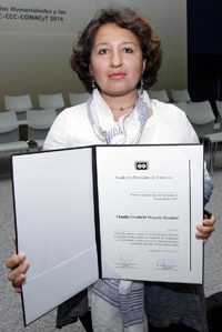 Doctora Claudia E. Delgado Ramírez, ganadora en el área de  humanidades del Premio de la Academia a las mejores tesis de doctorado en Ciencias Sociales y Humanidades 2015.