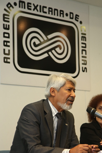 Doctor José Luis Morán, presidente de la Academia Mexicana de Ciencias, en la presentación del libro, que tuvo lugar en la Unidad de Seminarios.