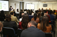 Estudiantes e investigadores en la presentación del libro de la Red Mexicana de Virología.