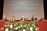 Los doctores Axel de la Macorra, Jaime Urrutia Fucugauchi, Enrique Cabrero Mendoza, George Smoot y Jorge Flores Valdés, durante la ceremonia de 45 aniversario del Conacyt, en el auditorio “Jaime Torres Bodet” del Museo Nacional de Antropología