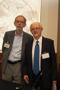 Los miembros de la Academia Mexicana de Ciencias Francisco Bolívar Zapata, Premio Príncipe de Asturias en 1991; y Mario Molina, Premio Nobel de Química en 1995, durante su participación en el Primer Congreso Mexicano de Política basada en Ciencia. Mejora de la interfaz ciencia-política.