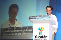 El doctor Jaime Urrutia durante su intervención en la apertura del evento académico Construyendo el futuro - Encuentros de Ciencia.