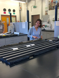 Doctora Ligia Pérez Cruz, investigadora del Instituto de Geofísica de la UNAM, en su trabajo de laboratorio en el Centro de Ciencias del Medio Marino (MARUM) en la Universidad de Bremen, en Alemania.