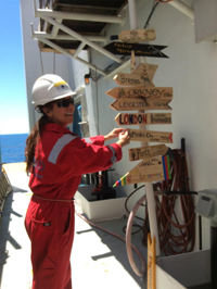 El trabajo realizado en la plataforma donde se habilitaron laboratorios temporales consistió en la perforación al lecho marino, recuperación de material y realización de los análisis preliminares a los núcleos.